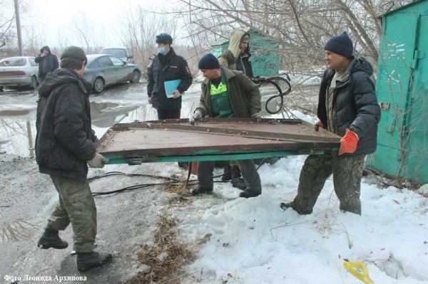В Кургане продолжается снос гаражей, самовольно установленных жителями В Кургане продолжается снос гаражей, самовольно установленных жителями