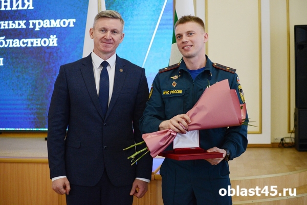 Промышленникам, механизаторам и врачам вручили почетные грамоты Курганской облдумы 