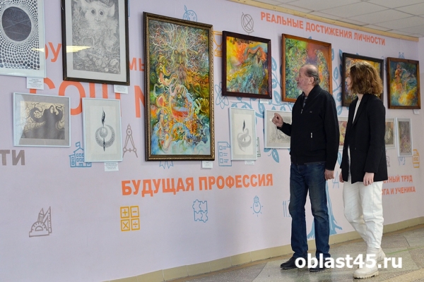 В школе Куртамыша открыли выставку картин зауральских художников В школе Куртамыша открыли выставку картин зауральских художников