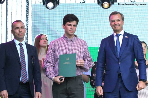 Курганский школьник написал два ЕГЭ на 100 баллов Курганский школьник написал два ЕГЭ на 100 баллов