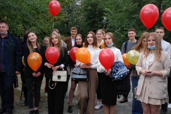 В курганской академии для госслужащих в День знаний прошла торжественная линейка 