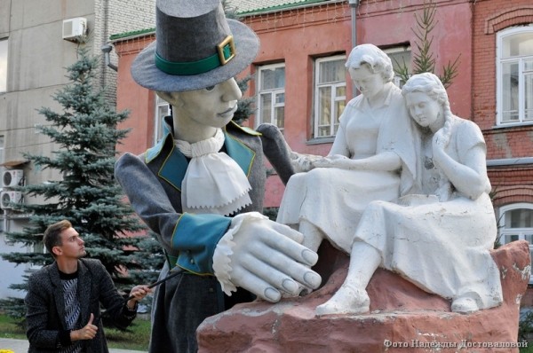 По Кургану прогулялась трёхметровая кукла Гулливер