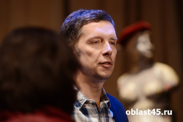 Премьера на курганской сцене: баба Шанель и ансамбль дома культуры Премьера на курганской сцене: баба Шанель и ансамбль дома культуры