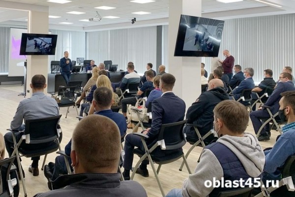 Губернатор Шумков встретился с работниками крупных курганских заводов Губернатор Шумков встретился с работниками крупных курганских заводов