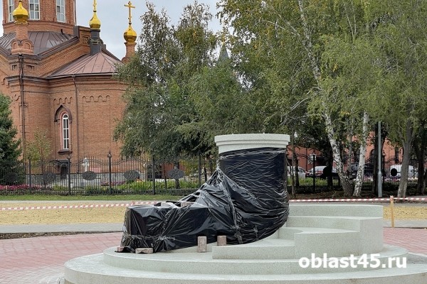 В Кургане установили памятник основателю зауральского машиностроения В Кургане установили памятник основателю зауральского машиностроения