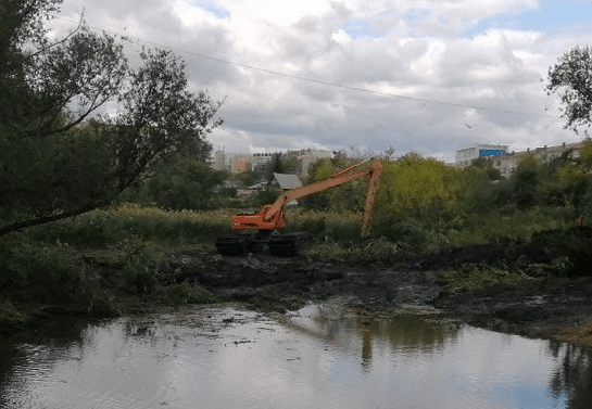 В Кургане начали чистить старицу реки Битёвки 