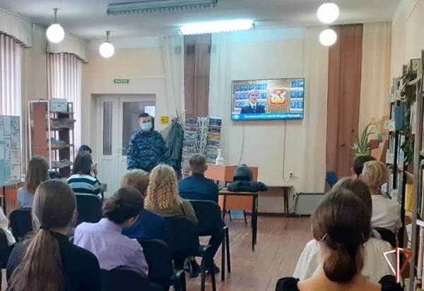 Росгвардейцы провели встречу с учащимися подшефной школы в Зауралье Росгвардейцы провели встречу с учащимися подшефной школы в Зауралье
