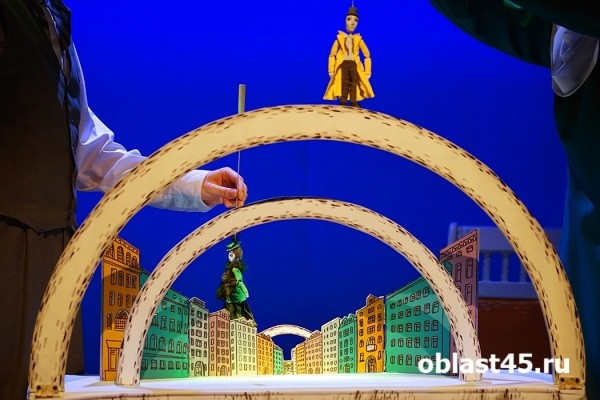 Огонь любви и пламя революции соединились на курганской сцене 