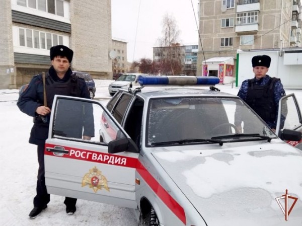 В Зауралье экипаж Росгвардии задержал подозреваемого в открытом хищении с охраняемого объекта В Зауралье экипаж Росгвардии задержал подозреваемого в открытом хищении с охраняемого объекта