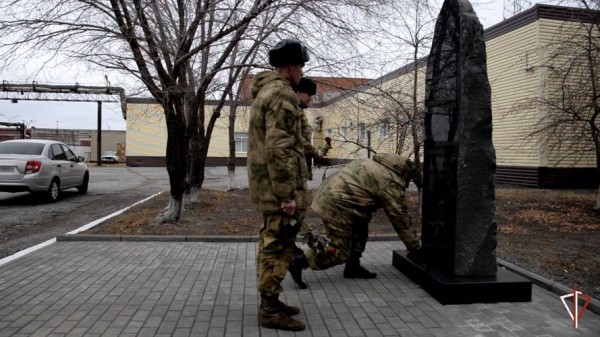 В Кургане росгвардейцы почтили память павших боевых товарищей