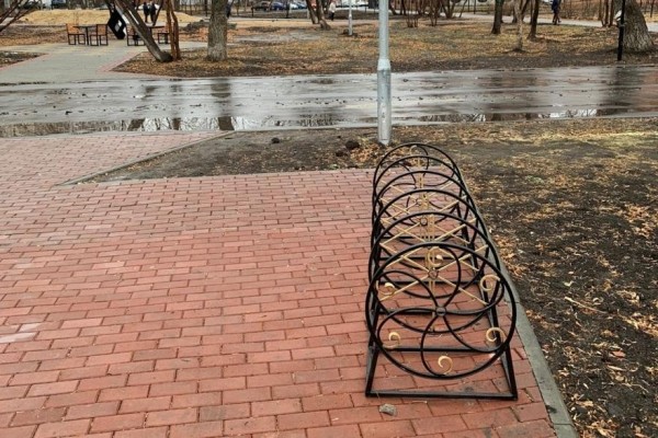 В городском саду Кургана установили велопарковки