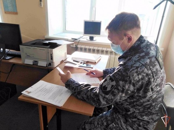 На экзамен Росгвардии для владельцев оружия пришли курганские журналисты (видео)