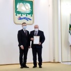 Накануне Нового года вручены государственные, ведомственные и региональные награды жителям области
Накануне Нового года вручены государственные, ведомственные и региональные награды жителям области
