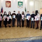 
											Губернатор Вадим Шумков вручил областные молодёжные премии									