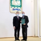 Накануне Нового года вручены государственные, ведомственные и региональные награды жителям области
Накануне Нового года вручены государственные, ведомственные и региональные награды жителям области