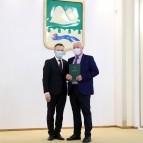 Накануне Нового года вручены государственные, ведомственные и региональные награды жителям области
Накануне Нового года вручены государственные, ведомственные и региональные награды жителям области