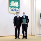 Накануне Нового года вручены государственные, ведомственные и региональные награды жителям области
Накануне Нового года вручены государственные, ведомственные и региональные награды жителям области