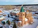 
											На новом Чимеевском храме начали устанавливать купола 									