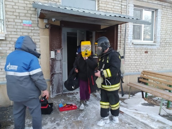 В Шадринске из пожара спасли 8 жильцов и 13 эвакуировали