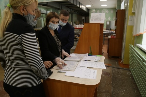 В курганской гимназии проверили качество школьного питания