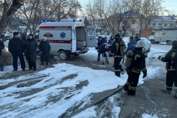 В Шадринске из пожара спасли 8 жильцов и 13 эвакуировали