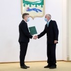 Накануне Нового года вручены государственные, ведомственные и региональные награды жителям области
Накануне Нового года вручены государственные, ведомственные и региональные награды жителям области