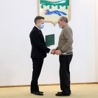 Накануне Нового года вручены государственные, ведомственные и региональные награды жителям области
Накануне Нового года вручены государственные, ведомственные и региональные награды жителям области