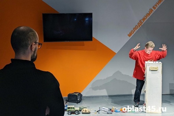 Курганские подростки приняли участие в создании спектакля Курганские подростки приняли участие в создании спектакля