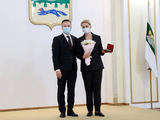 Накануне Нового года вручены государственные, ведомственные и региональные награды жителям области
Накануне Нового года вручены государственные, ведомственные и региональные награды жителям области