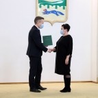 Накануне Нового года вручены государственные, ведомственные и региональные награды жителям области
Накануне Нового года вручены государственные, ведомственные и региональные награды жителям области