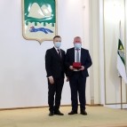 Накануне Нового года вручены государственные, ведомственные и региональные награды жителям области
Накануне Нового года вручены государственные, ведомственные и региональные награды жителям области
