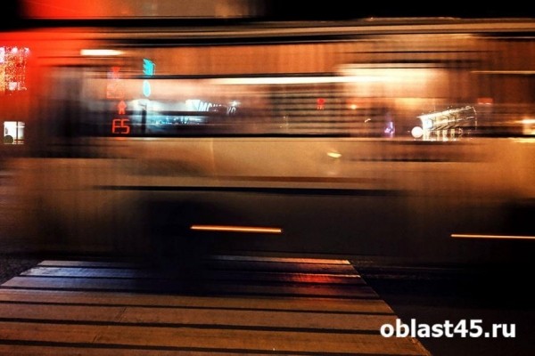 Курганцы вынуждены добираться до остановок в темноте