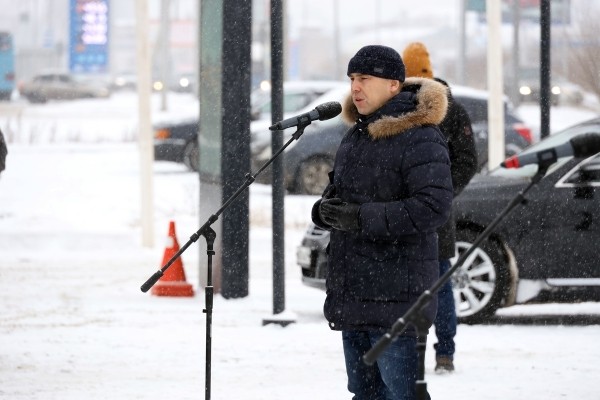 Губернатор Вадим Шумков вручил ключи от 23 новых машин неотложной медицинской помощи Губернатор Вадим Шумков вручил ключи от 23 новых машин неотложной медицинской помощи