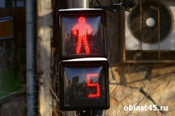 Курганцы вынуждены стоять в пробках из-за нового режима работы светофоров Курганцы вынуждены стоять в пробках из-за нового режима работы светофоров