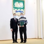 Накануне Нового года вручены государственные, ведомственные и региональные награды жителям области
Накануне Нового года вручены государственные, ведомственные и региональные награды жителям области
