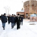 
											На новом Чимеевском храме начали устанавливать купола 									