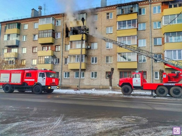 В Шадринске при пожаре в пятиэтажке спасены 8 человек, 13 эвакуированы В Шадринске при пожаре в пятиэтажке спасены 8 человек, 13 эвакуированы