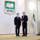 Накануне Нового года вручены государственные, ведомственные и региональные награды жителям области
Накануне Нового года вручены государственные, ведомственные и региональные награды жителям области