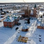 
											На новом Чимеевском храме начали устанавливать купола 									