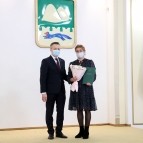Накануне Нового года вручены государственные, ведомственные и региональные награды жителям области
Накануне Нового года вручены государственные, ведомственные и региональные награды жителям области