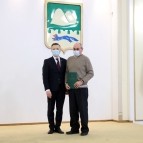 Накануне Нового года вручены государственные, ведомственные и региональные награды жителям области
Накануне Нового года вручены государственные, ведомственные и региональные награды жителям области