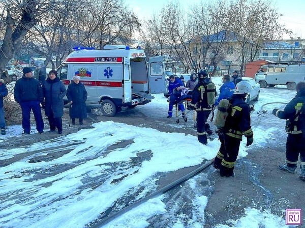 В Шадринске при пожаре в пятиэтажке спасены 8 человек, 13 эвакуированы В Шадринске при пожаре в пятиэтажке спасены 8 человек, 13 эвакуированы