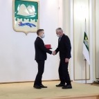 Накануне Нового года вручены государственные, ведомственные и региональные награды жителям области
Накануне Нового года вручены государственные, ведомственные и региональные награды жителям области