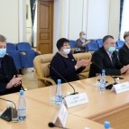 Накануне Нового года вручены государственные, ведомственные и региональные награды жителям области
Накануне Нового года вручены государственные, ведомственные и региональные награды жителям области