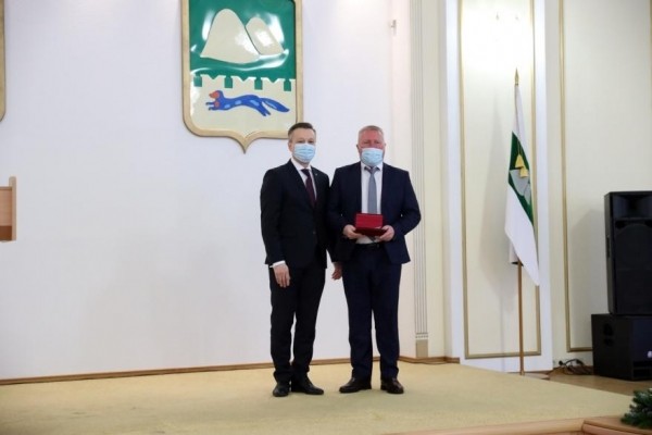 Сотрудникам &laquo;Курганприбора&raquo; вручили высокие госнаграды