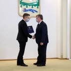 Накануне Нового года вручены государственные, ведомственные и региональные награды жителям области
Накануне Нового года вручены государственные, ведомственные и региональные награды жителям области