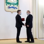 Накануне Нового года вручены государственные, ведомственные и региональные награды жителям области
Накануне Нового года вручены государственные, ведомственные и региональные награды жителям области