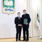 Накануне Нового года вручены государственные, ведомственные и региональные награды жителям области
Накануне Нового года вручены государственные, ведомственные и региональные награды жителям области