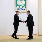 Накануне Нового года вручены государственные, ведомственные и региональные награды жителям области
Накануне Нового года вручены государственные, ведомственные и региональные награды жителям области