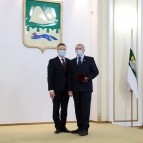 Накануне Нового года вручены государственные, ведомственные и региональные награды жителям области
Накануне Нового года вручены государственные, ведомственные и региональные награды жителям области